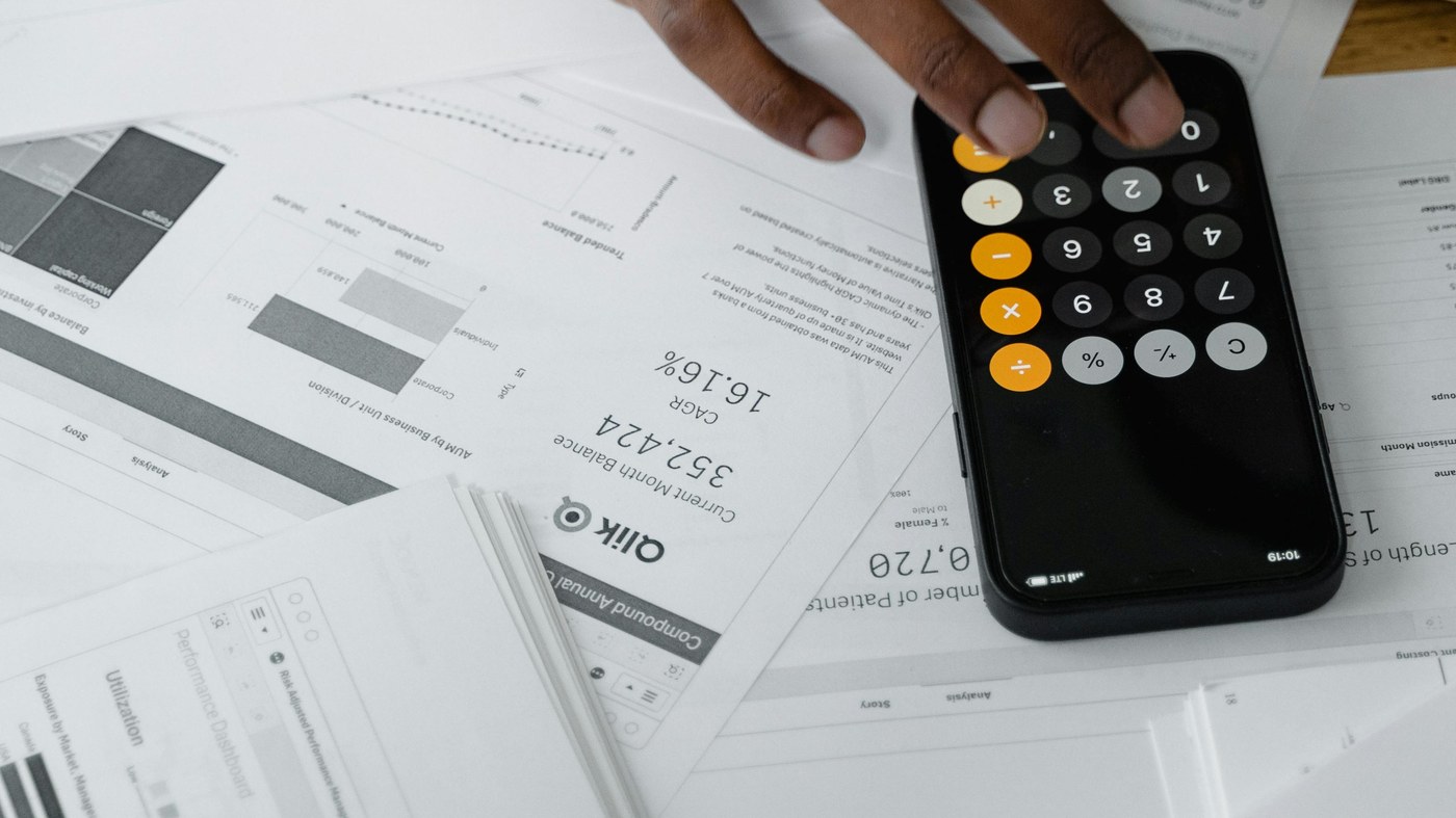 Calculatrice et documents pour estimer le salaire d'un employe de commerce CFC en Suisse romande